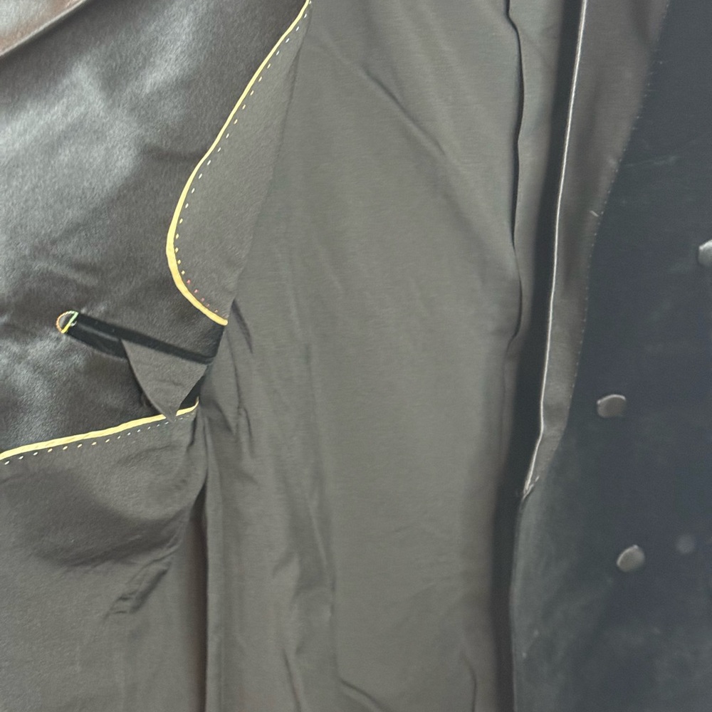 Men's Black Velvet Blazer with Silver Lapels - Picture 7 of 14